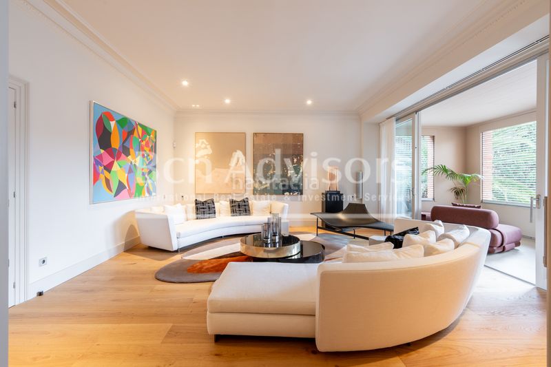 Foto 4ae71915-de4a-43f6-a3aa-abd23905043b. Piso espectacular y amplia vivienda de lujo con terraza y parking cerca del turó park en Barcelona