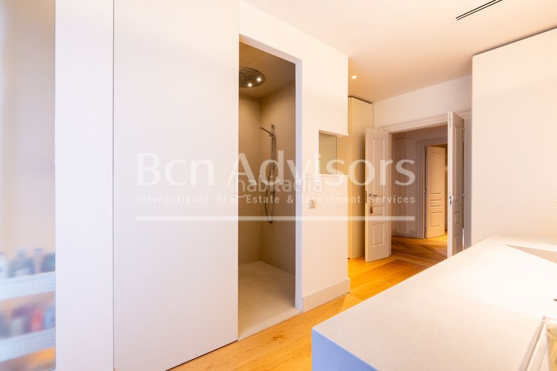 Foto 51078c86-0fec-48ef-a7f7-4094ab724533. Piso espectacular y amplia vivienda de lujo con terraza y parking cerca del turó park en Barcelona