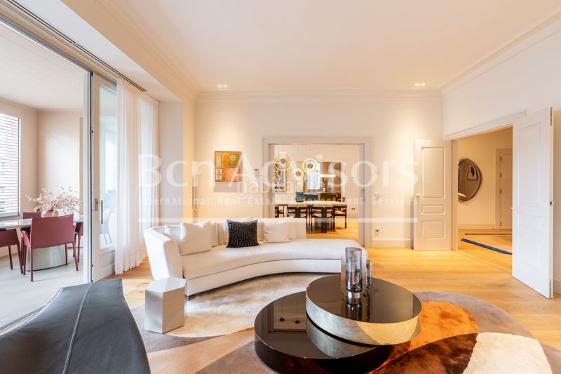 Foto ba228c93-6d37-48b8-bbdc-bdec1e48746f. Piso espectacular y amplia vivienda de lujo con terraza y parking cerca del turó park en Barcelona