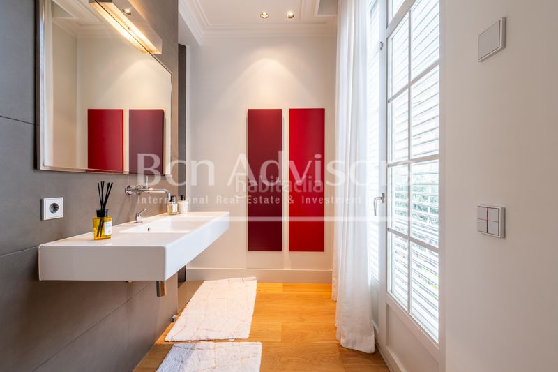 Foto ccdae083-500a-494f-b1ed-d6d1ce9403ed. Piso espectacular y amplia vivienda de lujo con terraza y parking cerca del turó park en Barcelona