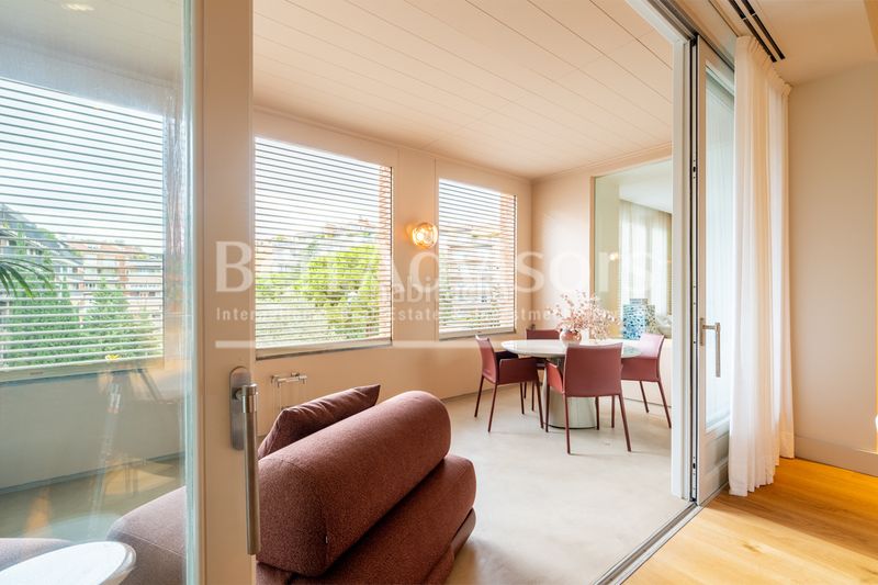 Foto cde0f419-2f5f-45ff-976d-9e6c7f61eeb9. Piso espectacular y amplia vivienda de lujo con terraza y parking cerca del turó park en Barcelona