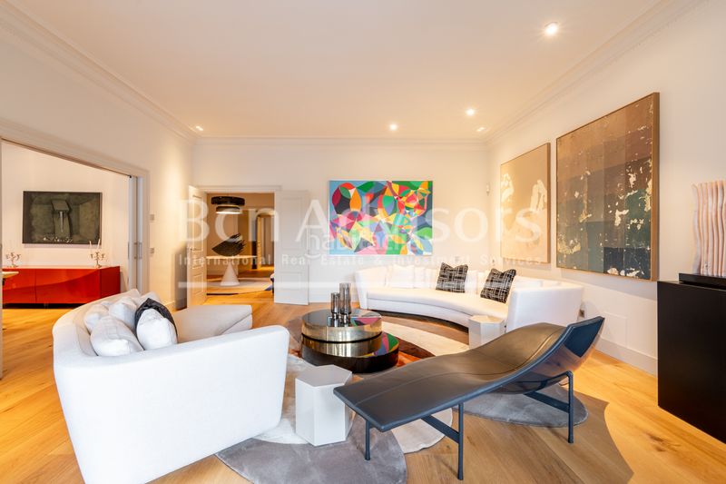 Foto e6883f6b-2e10-4e16-bd8a-021b31c27a91. Piso espectacular y amplia vivienda de lujo con terraza y parking cerca del turó park en Barcelona