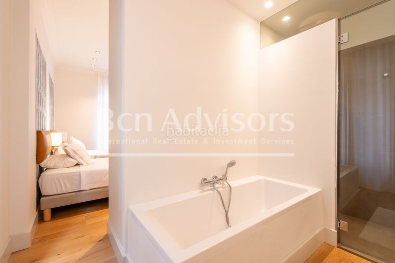 Foto eaf46d68-af07-43f3-a73a-aa8995e76543. Piso espectacular y amplia vivienda de lujo con terraza y parking cerca del turó park en Barcelona