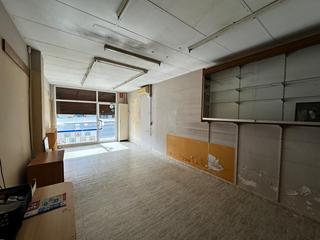 Business premise in Avinguda de Flix 16