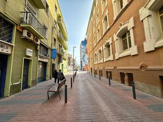 Local commercial  Carrer vila antònia. Local en venta en lleida