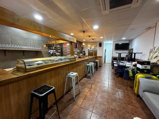Local commercial à Avinguda del pla d'urgell 49. Bar en venta en la bordeta