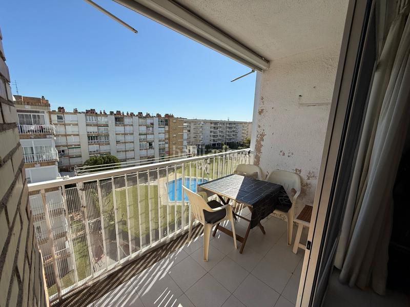 Foto e8b278c1-d9c3-43c1-927d-44e931e45b8a. Estudi amb xemeneia calefacció piscina a La Pineda Vila-seca