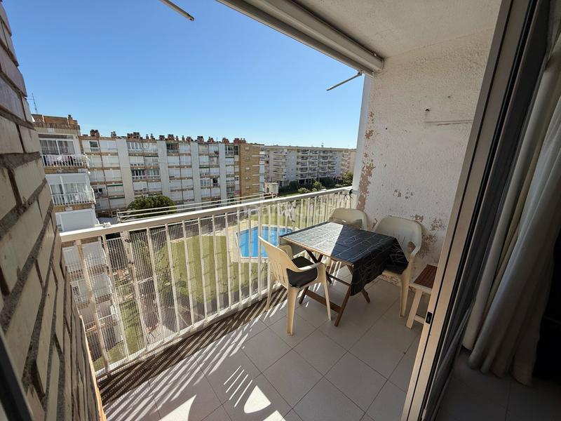 Foto f6485309-5987-41f5-aacd-53cc6da7a442. Estudi amb xemeneia calefacció piscina a La Pineda Vila-seca