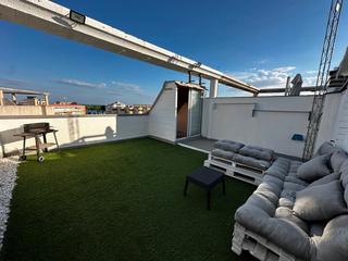 Àtic  Carrer d'amadeu vives. Ático en venta en la pineda