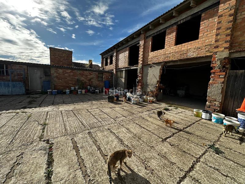 Foto 31e94fec-5ee1-44a7-befa-306380e6f2c3. Masia amb aparcament a Llívia Lleida