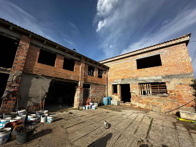 Foto 3aced4bd-4bea-494a-bf30-97f6ebfd8f90. Masia amb aparcament a Llívia Lleida