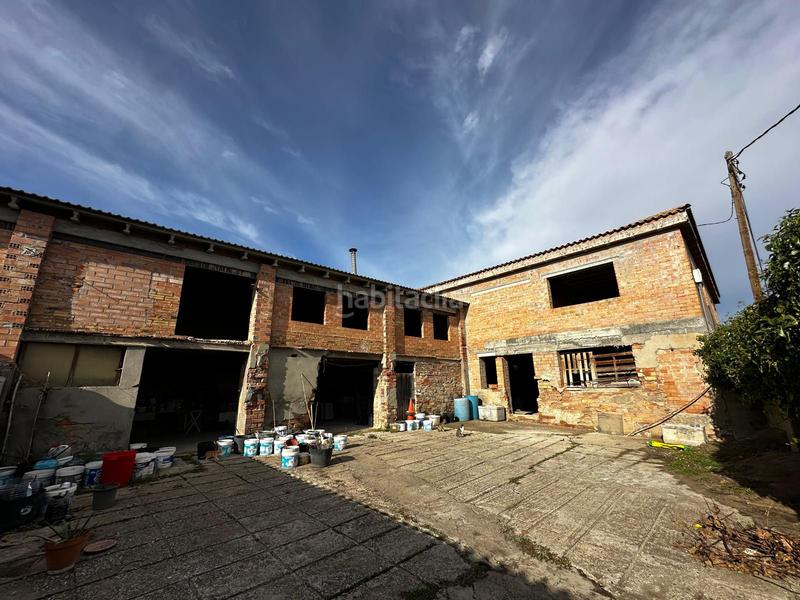 Foto 44b9bb5b-e4dd-490a-b6bb-086ad929b5aa. Masia amb aparcament a Llívia Lleida