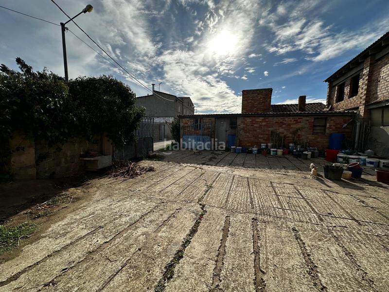 Foto 5e199741-7069-4b64-881e-f94c165fef92. Masia amb aparcament a Llívia Lleida