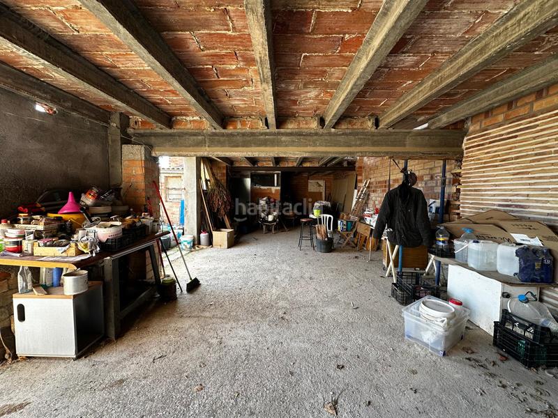 Foto 691f4960-af3f-4f09-83bd-586bb482d4b3. Masia amb aparcament a Llívia Lleida