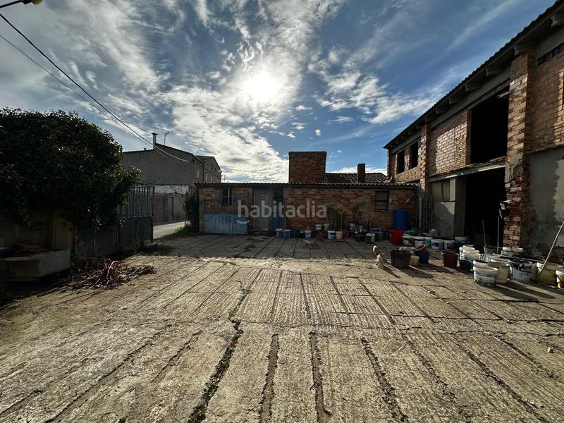 Foto 8d2d138d-801c-4b26-a86e-6f9fab401a1c. Masia amb aparcament a Llívia Lleida