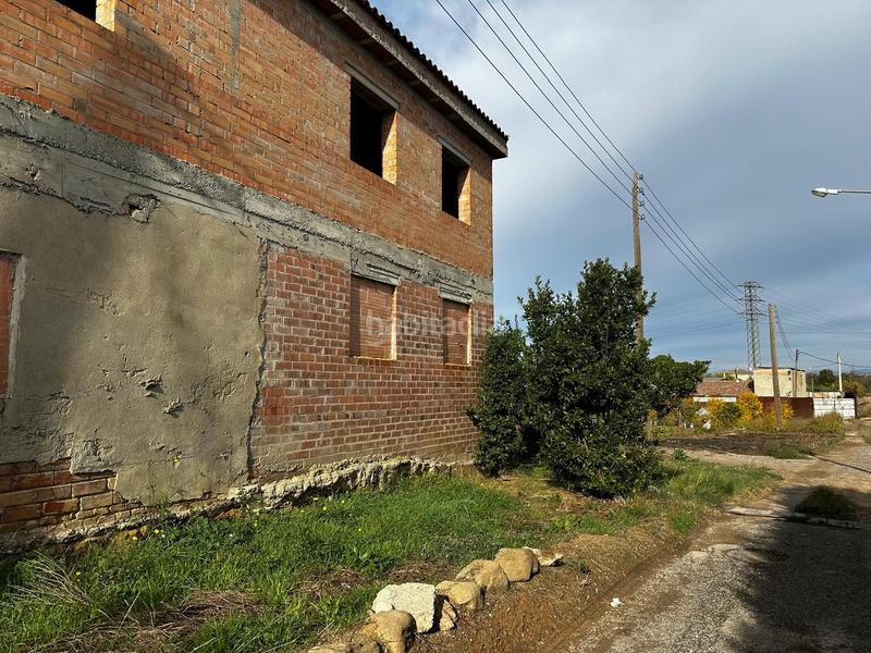 Foto ac3eda85-28fb-4720-8f55-eeed7201807f. Masia amb aparcament a Llívia Lleida