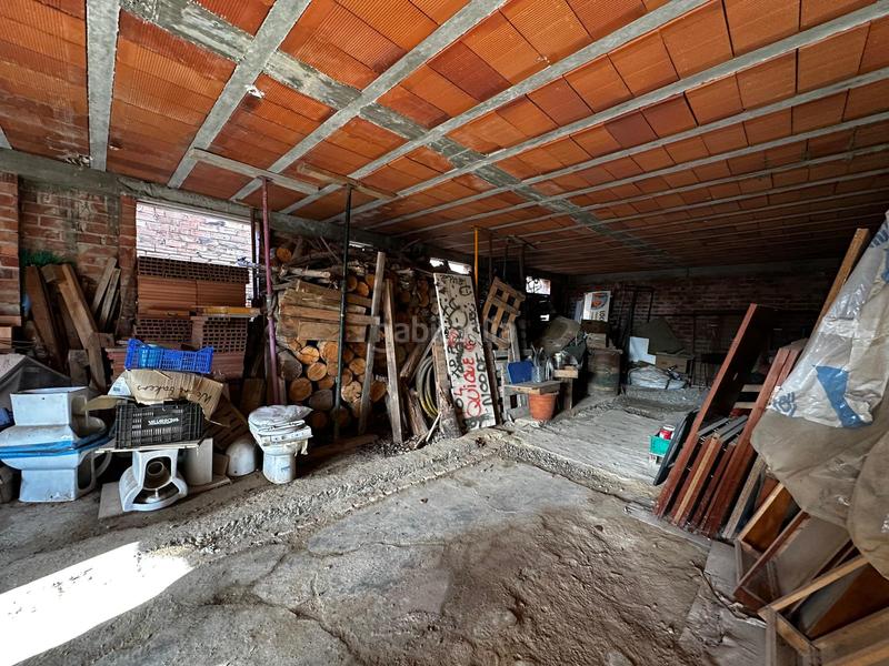 Foto ad35dc80-80a2-4458-a410-47c093f79a5e. Masia amb aparcament a Llívia Lleida