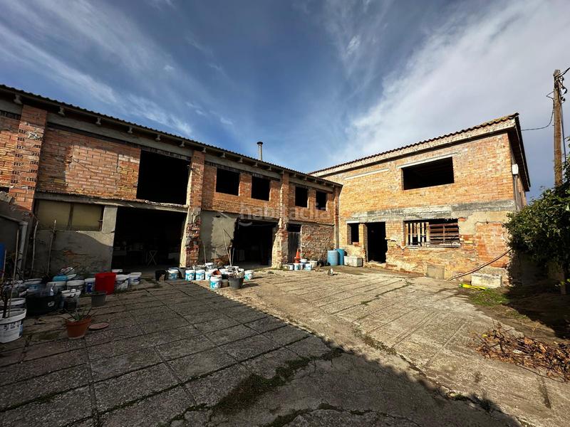 Foto d62a7aae-830e-4726-a7cc-c3f411097a26. Masia amb aparcament a Llívia Lleida