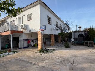 Casa aparellada  Carrer xaloc. Chalet en venta en ametlla de mar