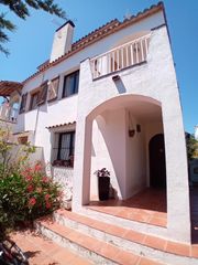 Casa adossada  Carrer priorat. Casa en venta en calafell