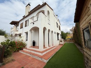 Reihenhaus  Carrer priorat. Casa en venta en calafell