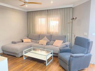 Maison jumelée à Calle de vizcaya 52. Se vende barrio del real vivienda unifamiliar