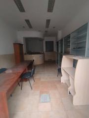 Location Local commercial à Calle enrique nieto 14. Se alquila local en rl tiro nacional 62m2