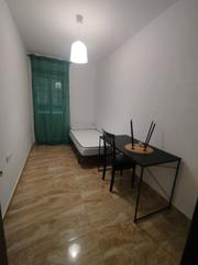 Lloguer Pis a Calle covadonga 11. Se alquila habitación por 300e !!! estudiantes!!! junta a la uni