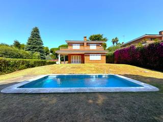 Casa a Canafort-El Puntó. Casa independiente con jardín y piscina