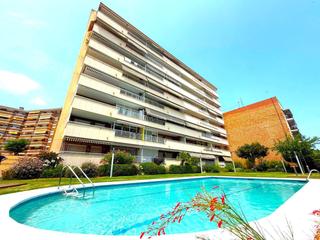 Flat in Centre. Primera planta con piscina y parking