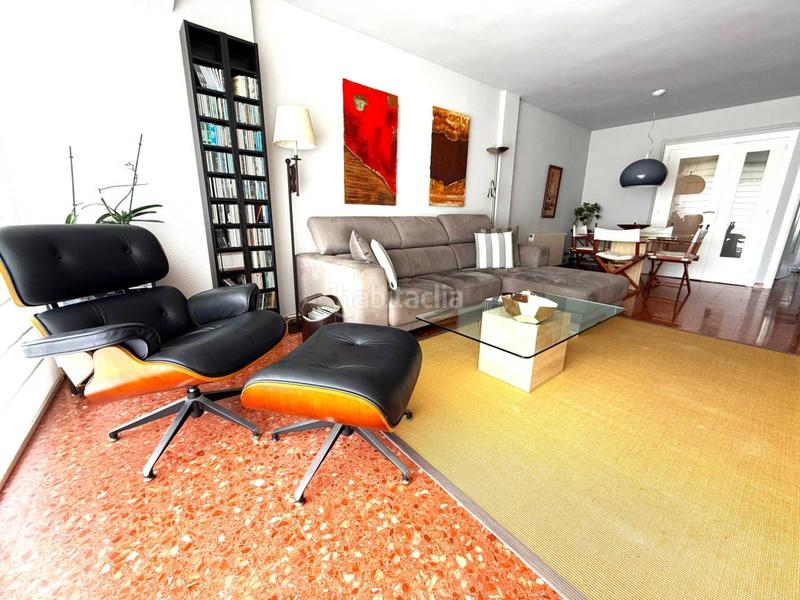 Foto d8ba37e1-1247-4820-bda8-ac211b66a1f6. Piso primera planta con piscina y parking en Centre Vilassar de Mar