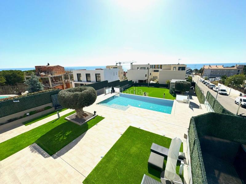 Foto c7008409-e391-4581-a509-dce857d21660. Chalet villa de lujo en Montgat