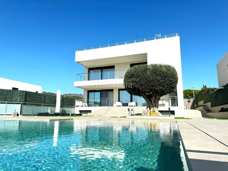 Foto ebf3dfb3-bb7e-40b8-bdaf-05f517b04232. Chalet villa de lujo en Montgat