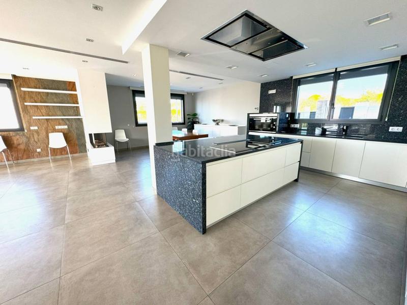 Foto f48520fa-1758-4cf8-b6ef-09a4d848afd3. Chalet villa de lujo en Montgat