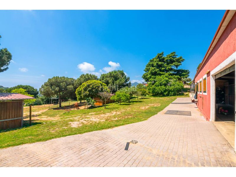 Foto 2c28b69f-7bf3-42d8-b93d-7f5fd9ddf37e. Masia amb calefacció aparcament piscina a Nucli Urbà Argentona