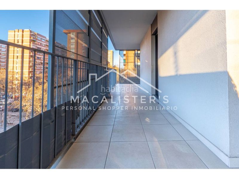 Foto ca0c7a12-56fb-4419-aa39-a903f7295289. Pis amb calefacció aparcament piscina a La Verneda - La Pau Barcelona