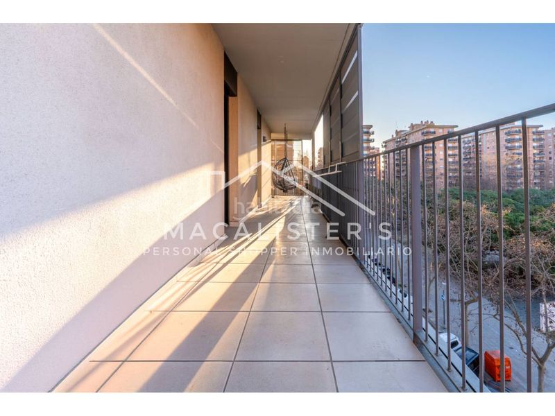 Foto d8e9de87-bacf-4a54-adcf-19cec25d34e7. Pis amb calefacció aparcament piscina a La Verneda - La Pau Barcelona