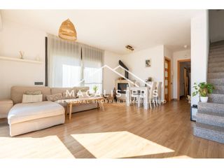Maison à Òrrius. Casa pareada con vistas panorámicas