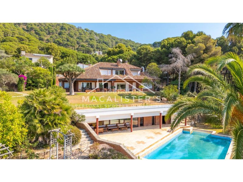 Foto 82a5fd83-9789-42b4-83b3-b5b071f249e2. Casa amb calefacció aparcament piscina a Premià de Dalt
