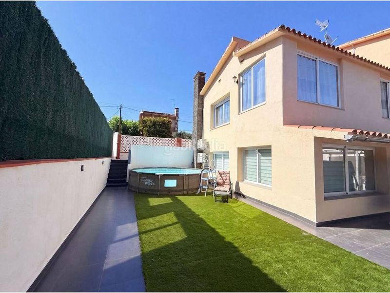 Foto cc2a84d3-8e9c-41e9-b9bb-7dd7c14d1605. Casa amb calefacció aparcament piscina a Centre-Nucli Antic Premià de Mar