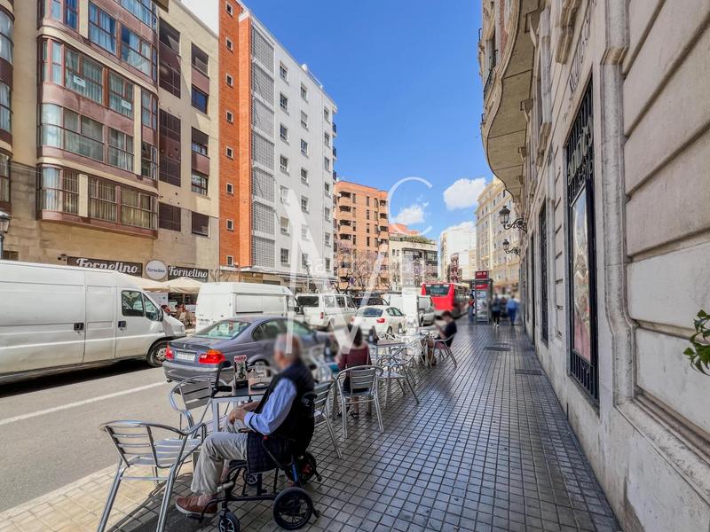 Foto b919d56a-160a-4ecc-a97d-a3cb27115470. Traspàs local comercial a Russafa Valencia