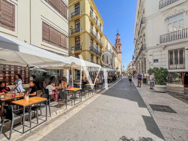 Foto fbd33dc9-95b9-4c7a-bb91-763392249eaf. Traspaso local comercial en La Seu Valencia