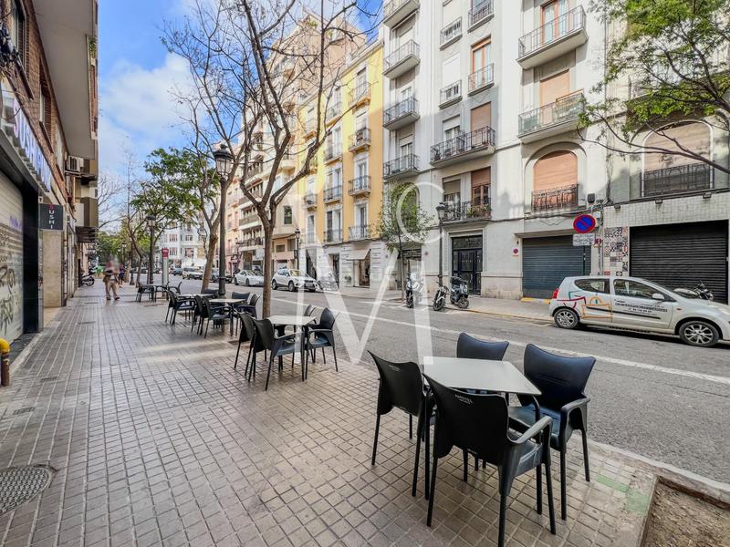 Foto df81a28a-d5bf-4686-9b38-43ae5230a5b0. Traspàs local comercial a Gran Via Valencia