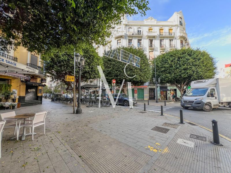 Foto 49ba8de6-bd30-4576-91f3-b1ba98a95d6d. Rent business premise in Russafa Valencia