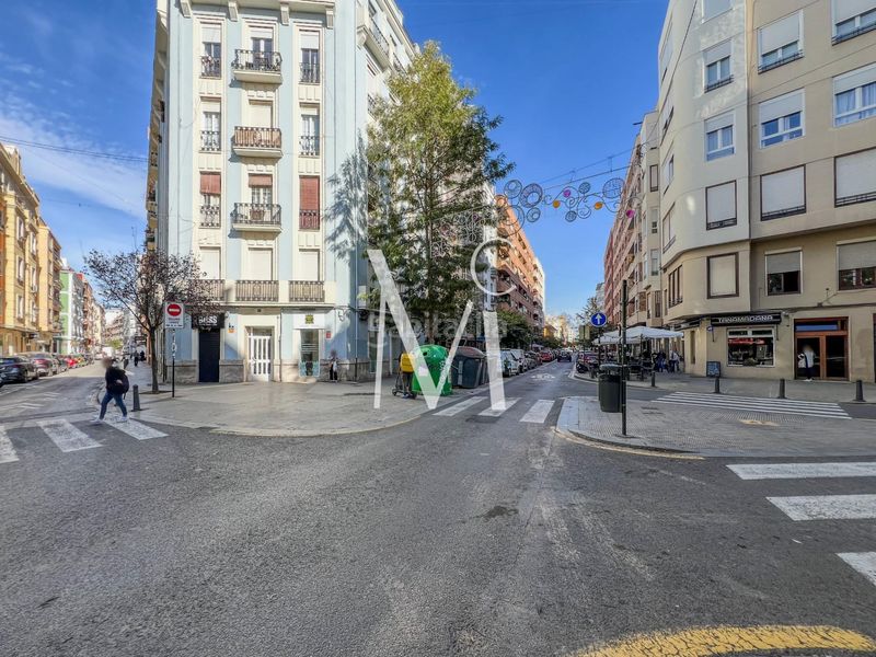 Foto a6e18b0e-f00b-48bd-a62e-9750db953a22. Rent business premise in Russafa Valencia