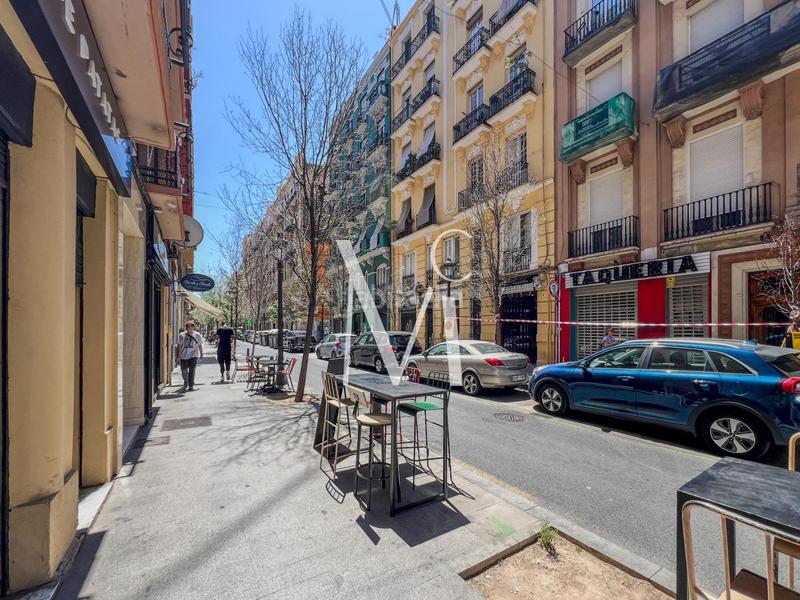 Foto 1a62dd37-b57c-4a3a-b551-de748357f25d. Traspaso local comercial en Russafa Valencia