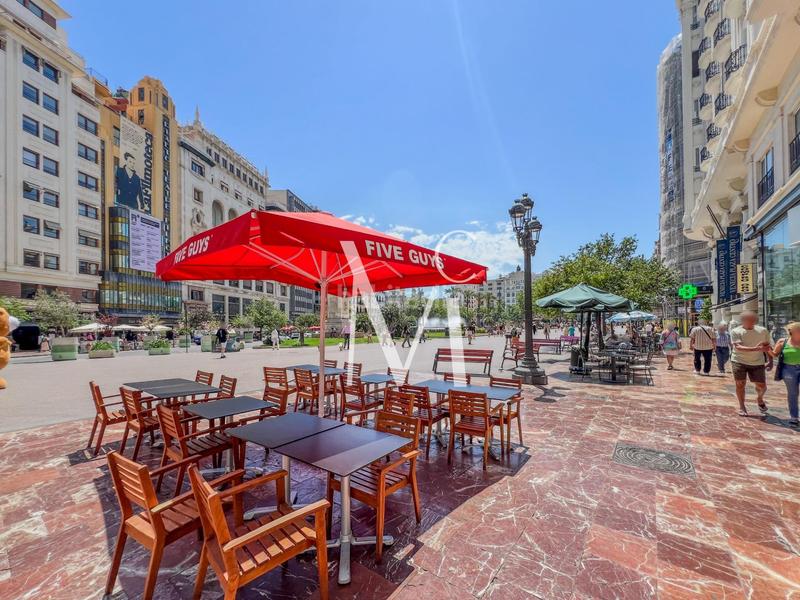 Foto c81fd653-cf32-4366-9883-3f86907cd98c. Pas-de-porte local commercial dans Sant Francesc Valencia