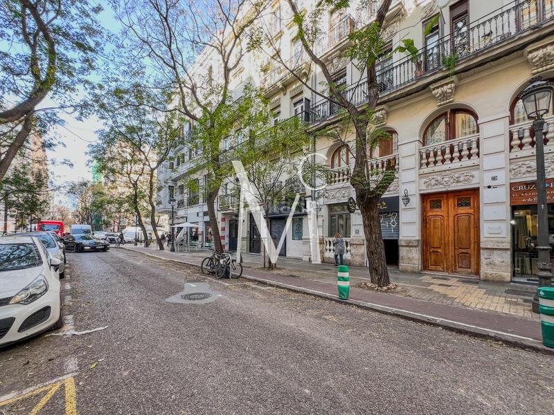 Foto 015882c1-575a-48d5-9db5-491d1b5603f0. Trapasso locale commerciale in Gran Via Valencia