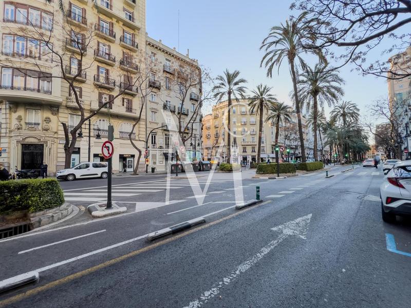 Foto bea3a05f-6db6-49d5-af7d-a4ab5d76af14. Pas-de-porte local commercial dans Russafa Valencia