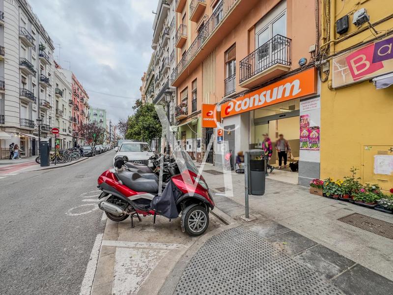 Foto 50a3cecb-ff47-4a1c-8e6c-a457f366c984. Traspàs local comercial a Russafa Valencia